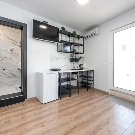 Allineeddubrovnik Choose Between Double Or Penthouse Or Free Parking 아파트