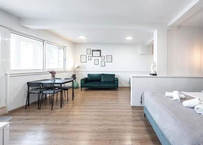 Allineeddubrovnik Choose Between Double Or Penthouse Or Free Parking 아파트 *